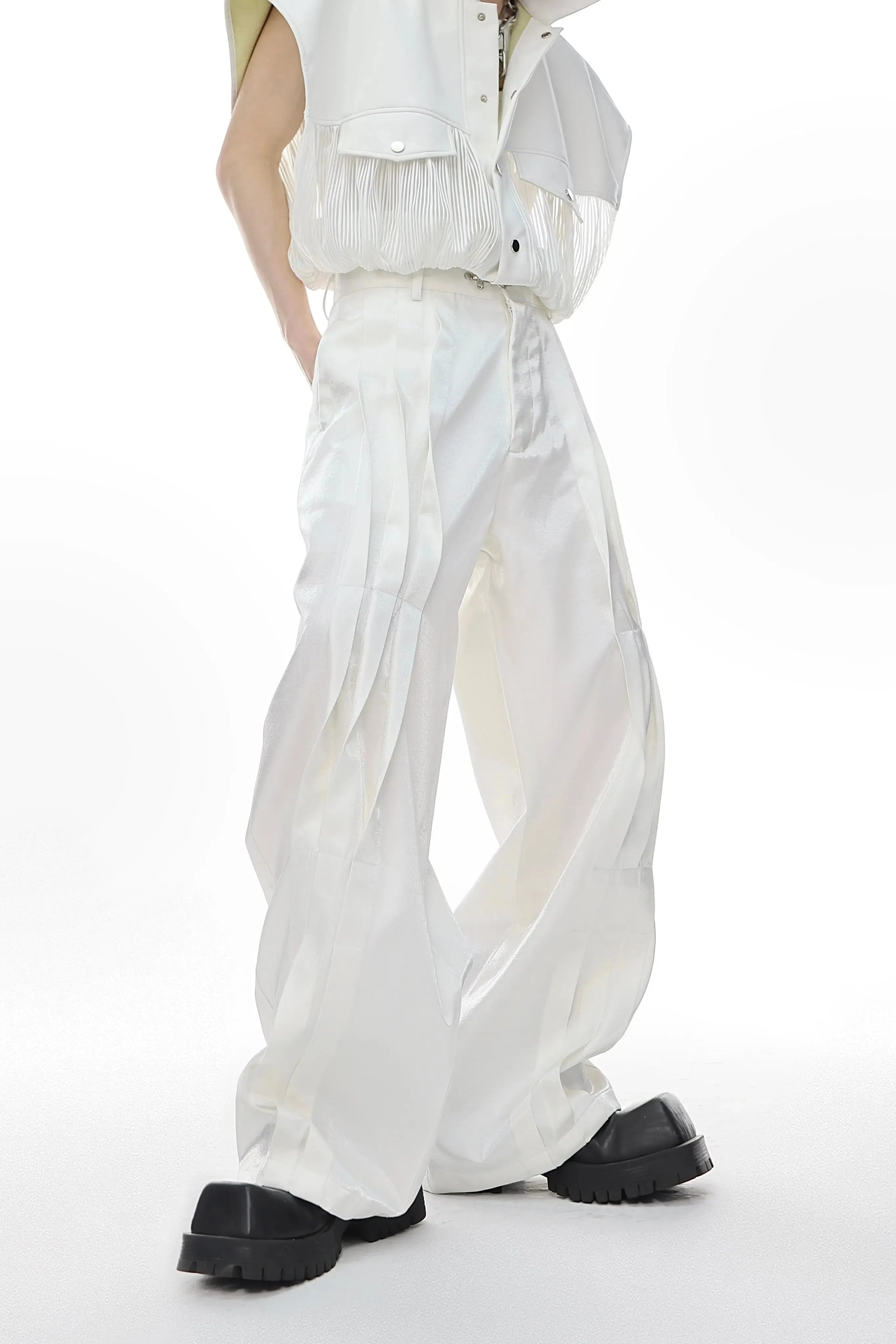 【23s May.】Streamer Pleated Trousers