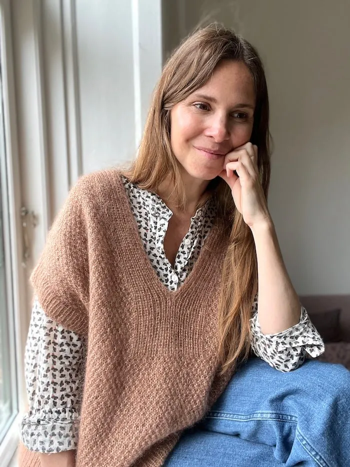 Fungus Slipover V-neck by Refined Knitwear, knitting pattern (UK, DE)